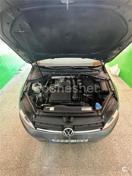 Gris / plata Usado 2017 VW Golf VII Advance Berlina | 9300 € (Buen precio) - Imagen 1/4