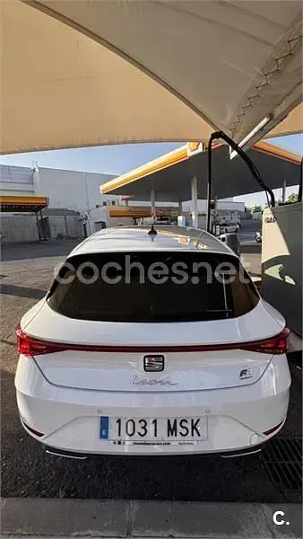 Usado Seat Leon FR 204 CV (150 kW) 2024 Blanco Berlina