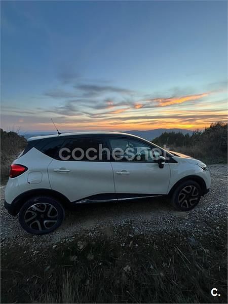 Usado Renault Captur LIMITED 120 HP (88 kW) 2017 Bege SUV