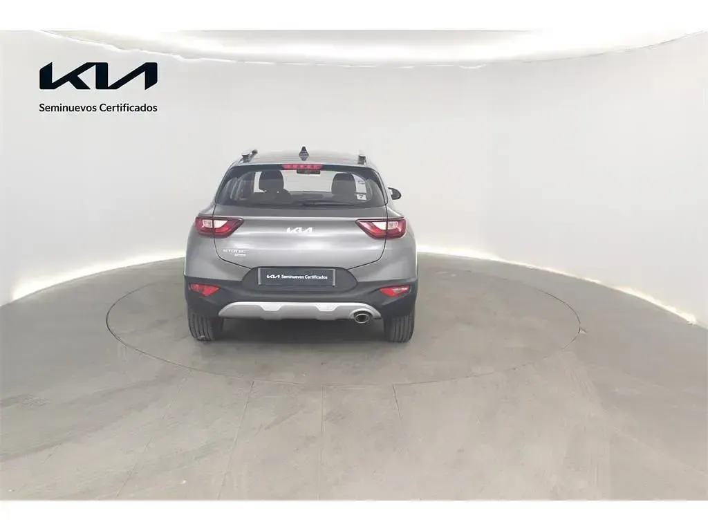 Usado Kia Stonic 101 CV (74 kW) 2025 Gris SUV
