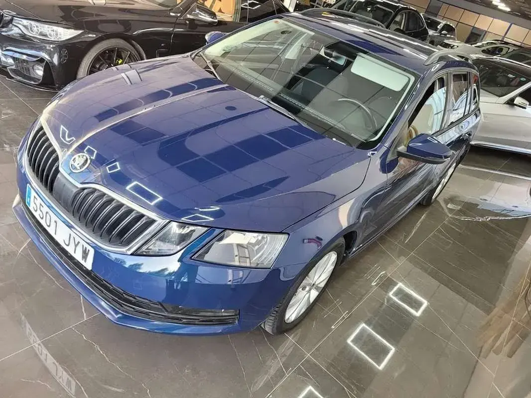 Usado Skoda Octavia Ambition 116 CV (85 kW) 2017 Azul Familiar