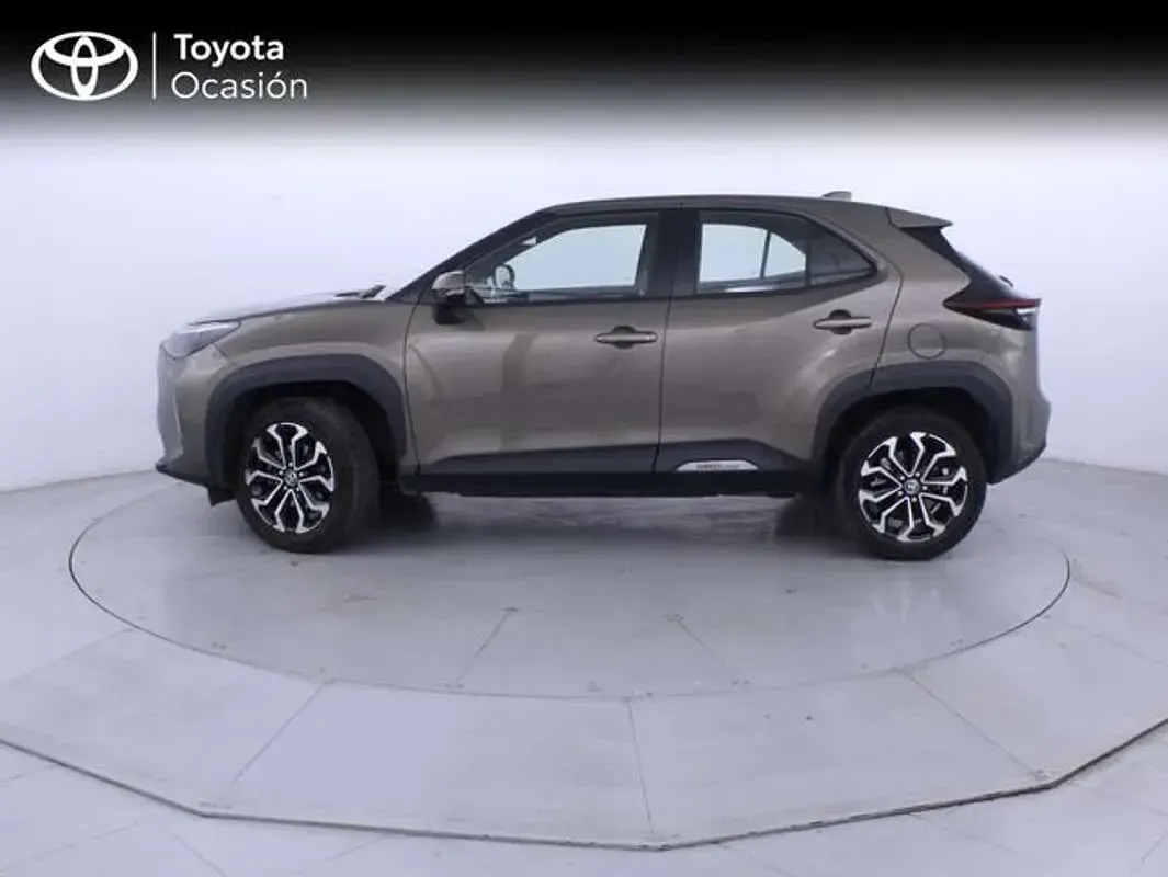 Usado Toyota Yaris Cross Active 116 CV (85 kW) 2022 Marrón SUV