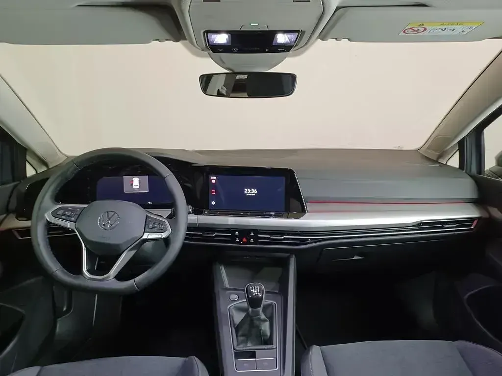 Usado VW Golf VIII Life 115 CV (84 kW) 2024 Gris Familiar