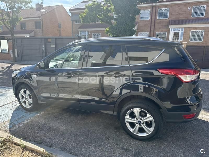 Usado Ford Kuga Titanium 140 CV (102 kW) 2013 Negro SUV