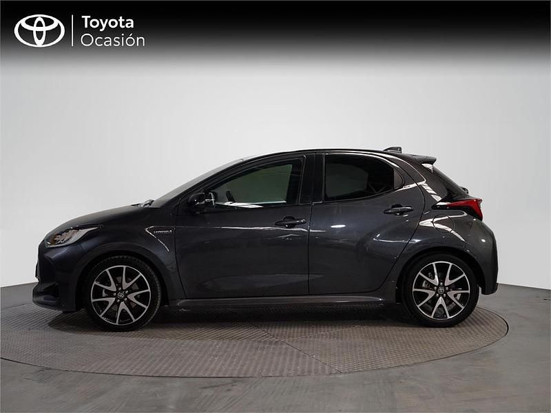 Usado Toyota Yaris Hybrid Style 116 CV (85 kW) 2021 Gris grafito