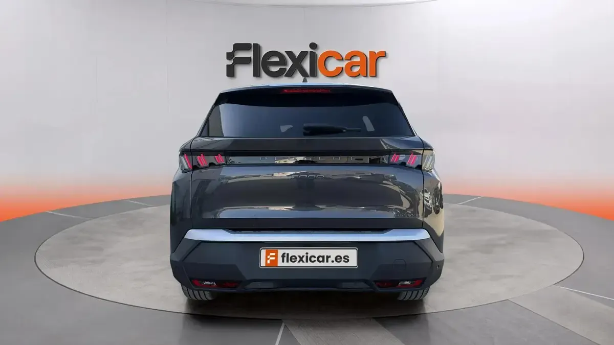 Usado Peugeot 5008 Allure 145 CV (106 kW) 2025 Gris SUV