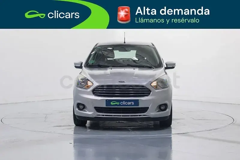 Usado Ford Ka Plus Active 85 CV (62 kW) 2018 Gris / plata Utilitario
