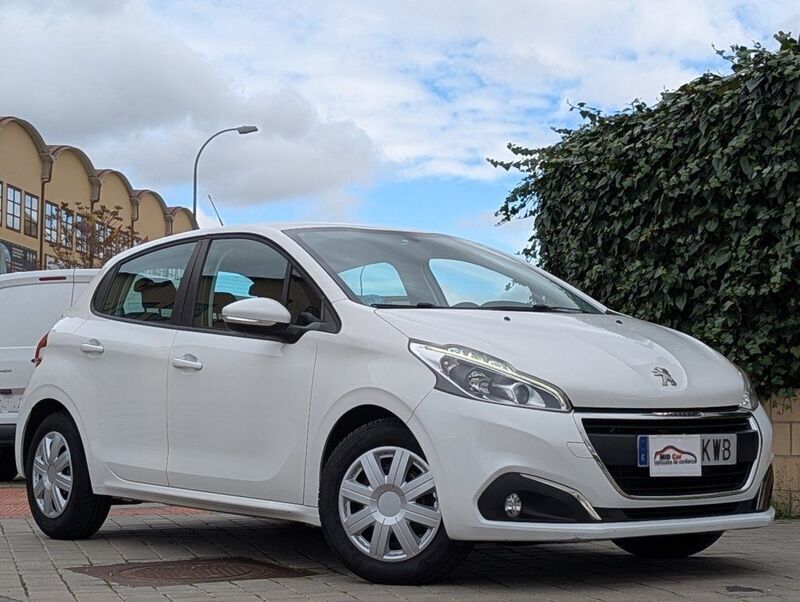 Blanco Usado 2019 Peugeot 208 Active Utilitario | 11.950 € (Precio justo) - Imagen 1/4