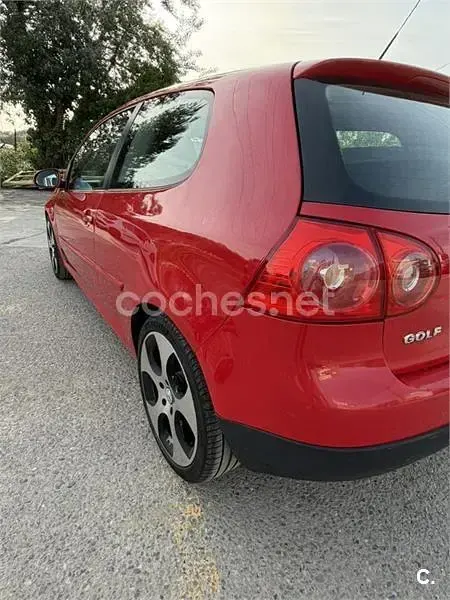 Usado VW Golf IV Highline 115 CV (84 kW) 2006 Rojo Berlina