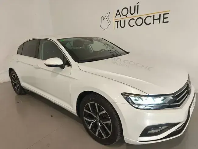 Usado VW Passat Executive 149 CV (109 kW) 2022 Blanco Familiar