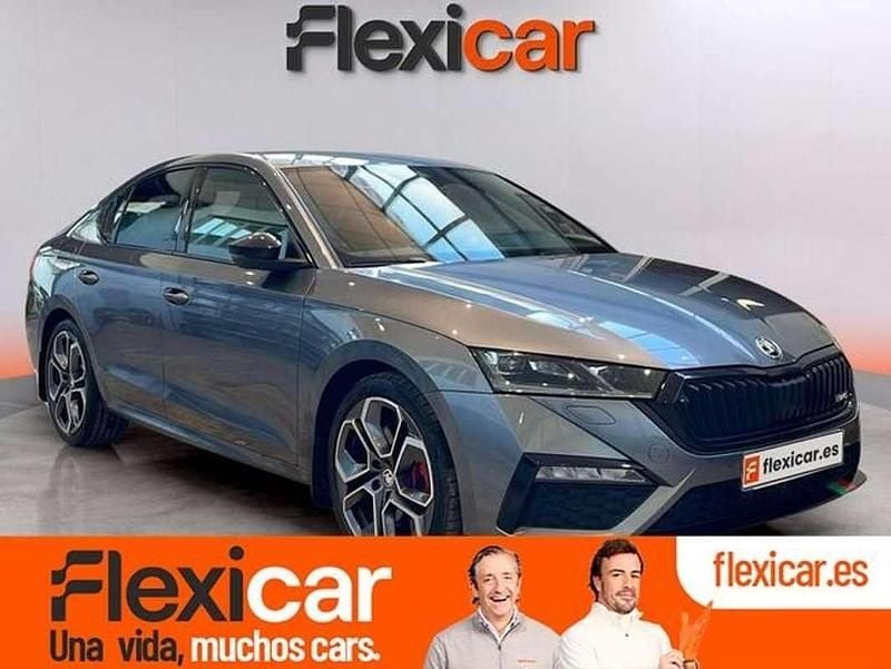 Blanco Usado 2023 Skoda Octavia RS Utilitario | 31.490 € (Precio justo) - Imagen 1/4