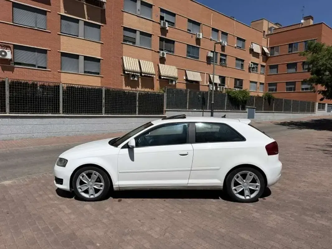 Usado Audi A3 Ambiente 140 CV (102 kW) 2010 Blanco Utilitario