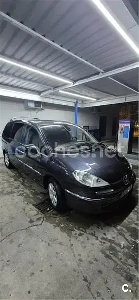 Usado Peugeot 807 Style 136 CV (100 kW) 2014 Granate Monovolumen