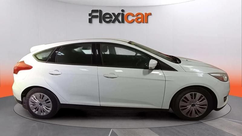 Usado Ford Focus 125 CV (91 kW) 2015 Blanco Berlina