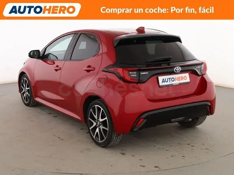 Usado Toyota Yaris Hybrid Style 116 CV (85 kW) 2022 Rojo Berlina