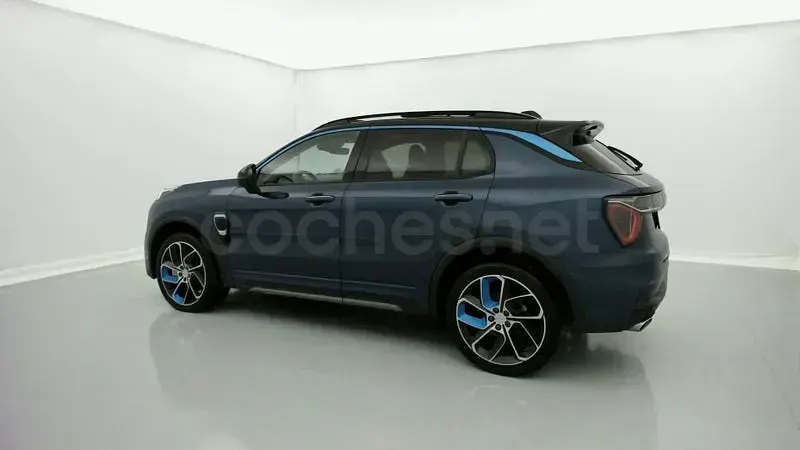Begagnad Lynk & Co 01 261 HK (191 kW) 2022 Blå SUV