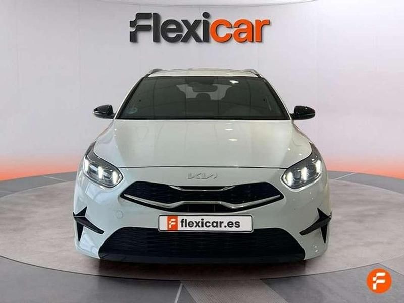 Usado Kia Ceed Style 101 CV (74 kW) 2025 Blanco Utilitario