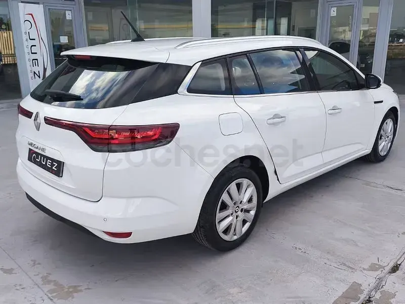 Usado Renault Mégane GrandTour Equilibre 115 CV (84 kW) 2023 Blanco Familiar