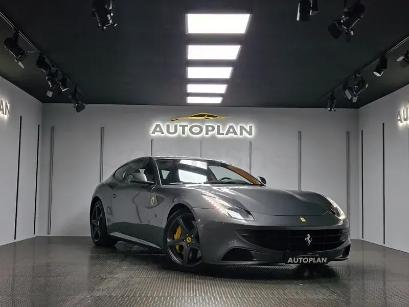 Usado Ferrari FF 660 CV (485 kW) 2013 Beige Familiar