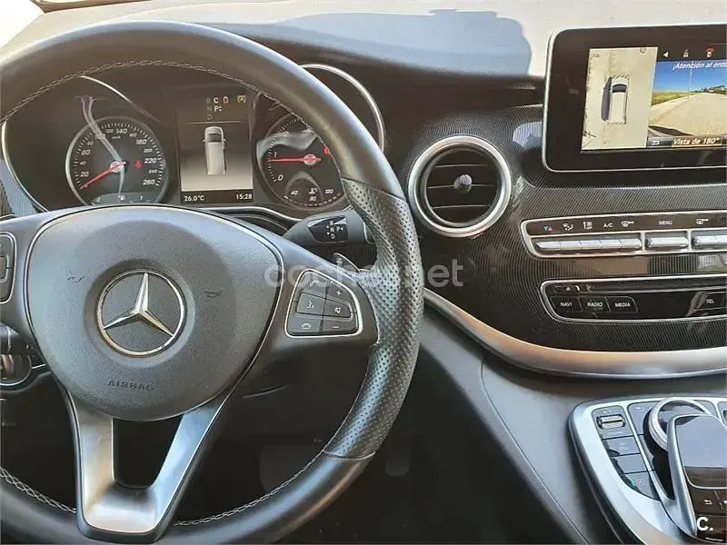Usado Mercedes V250 190 CV (139 kW) 2018 Gris / plata Monovolumen