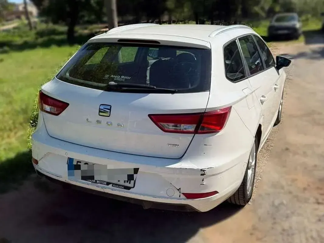 Usado Seat Leon ST Style 110 CV (80 kW) 2017 Blanco Familiar