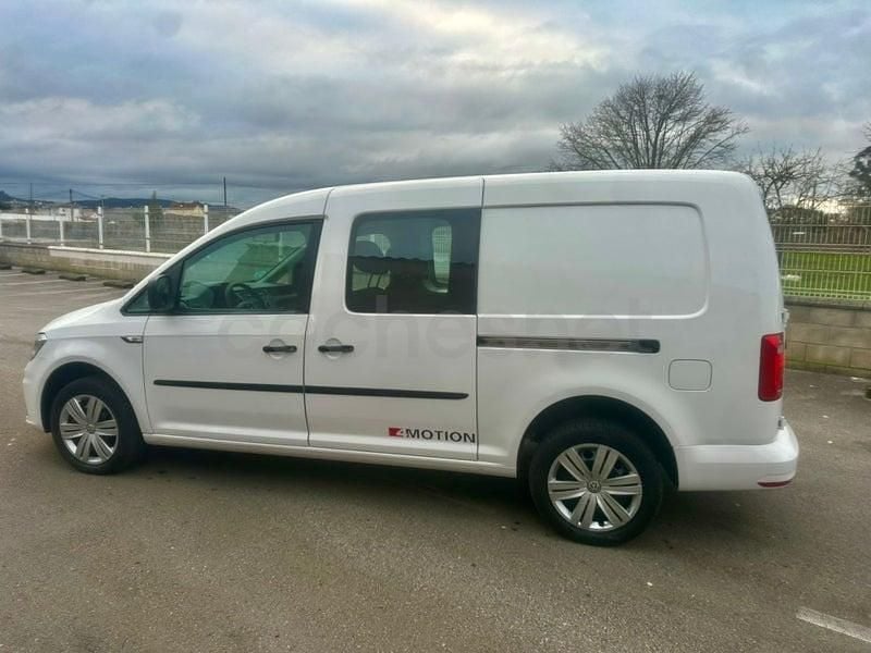 Usado VW Caddy Maxi Trendline 122 CV (89 kW) 2019 Blanco Monovolumen