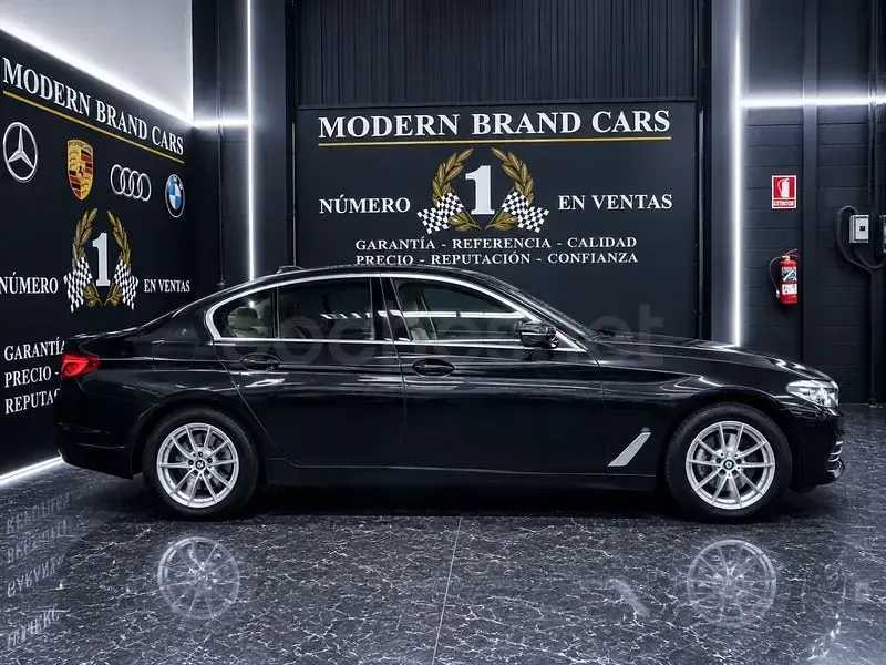 Usado BMW 530e Comfort Edition 292 CV (214 kW) 2021 Negro Berlina