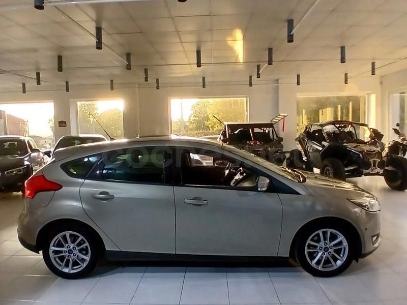 Usado Ford Focus Sport 115 CV (84 kW) 2014 Beige Berlina