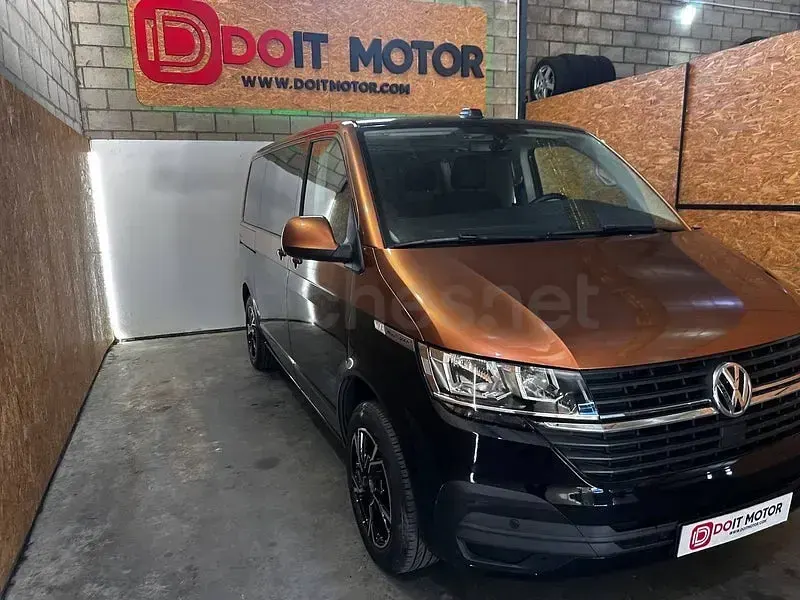 Usado VW Multivan 150 CV (110 kW) 2021 Negro Monovolumen
