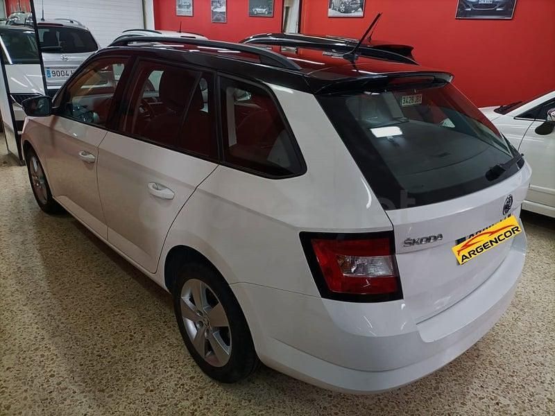 Usado Skoda Fabia Active 90 CV (66 kW) 2017 Blanco Familiar