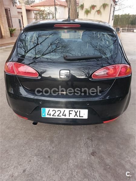 Usado Seat Leon Sport 105 CV (77 kW) 2007 Negro Berlina