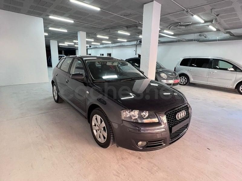 Usado Audi A3 Ambiente 105 CV (77 kW) 2008 Negro Utilitario