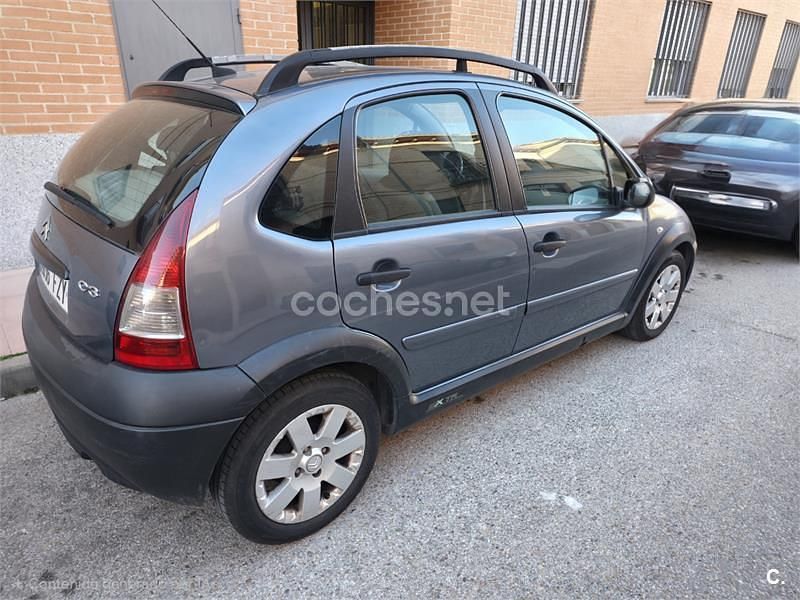 Usado Citroën C3 XTR 70 CV (51 kW) 2008 Gris / plata Berlina