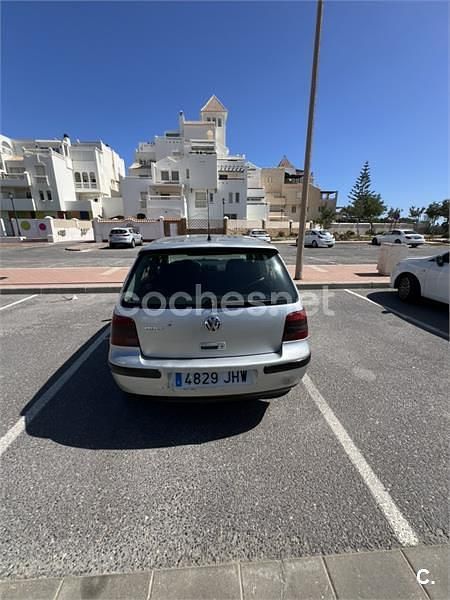 Usado VW Golf IV 100 CV (73 kW) 2002 Gris / plata Berlina