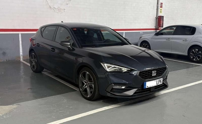 Usado Seat Leon FR 150 CV (110 kW) 2021 Gris Utilitario