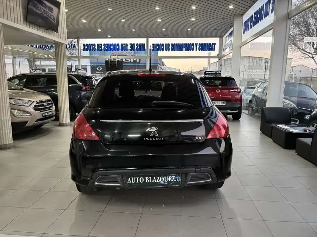 Usado Peugeot 308 Active 120 CV (88 kW) 2012 Negro Utilitario