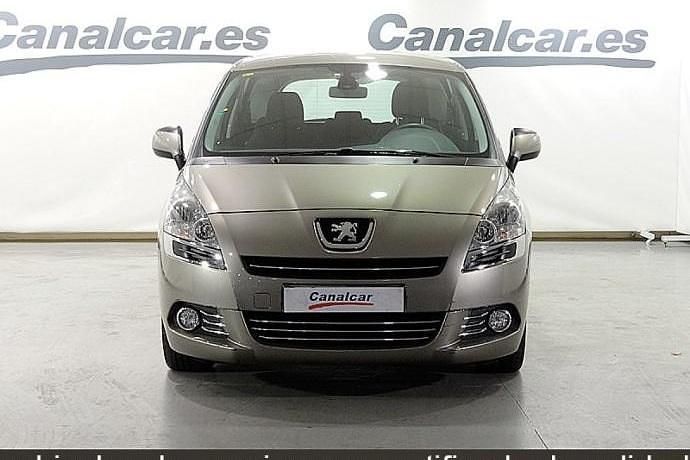 Usado Peugeot 5008 Access 120 CV (88 kW) 2011 Gris Monovolumen