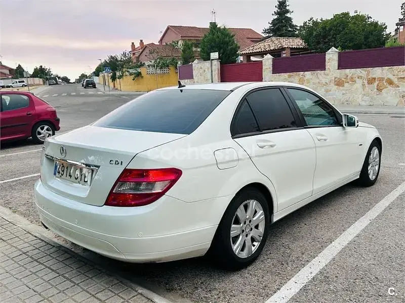 Usado Mercedes C200 Avantgarde 136 CV (100 kW) 2010 Blanco Berlina