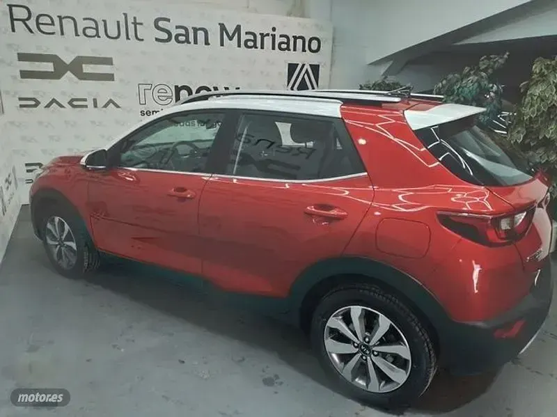 Usado Kia Stonic 120 CV (88 kW) 2021 Rojo SUV