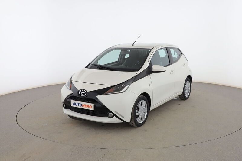 Blanco Usado 2017 Toyota Aygo X-play Utilitario | 10.999 € (Precio justo) - Imagen 1/4