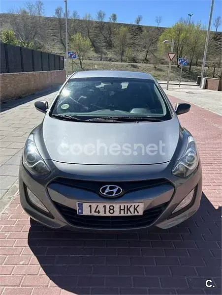 Usado Hyundai i30 Base 90 CV (66 kW) 2012 Gris / plata Berlina
