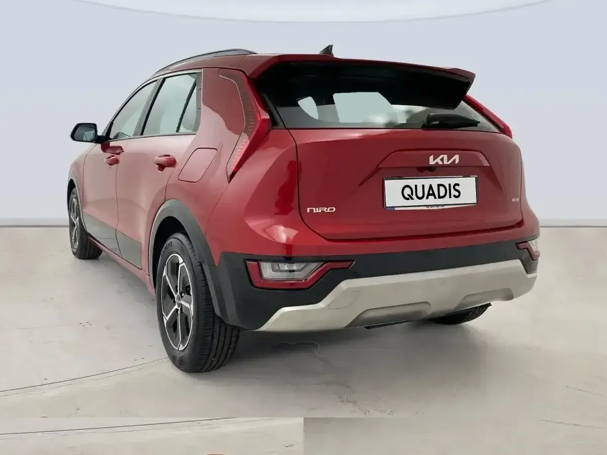 Usado Kia Niro 141 CV (103 kW) 2022 Rojo SUV