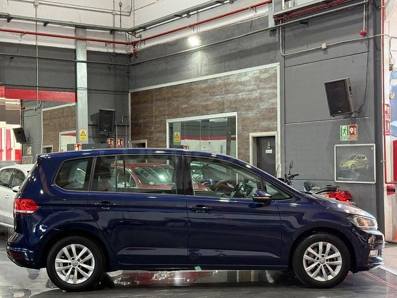 Usado VW Touran Advance 110 CV (80 kW) 2016 Azul Monovolumen