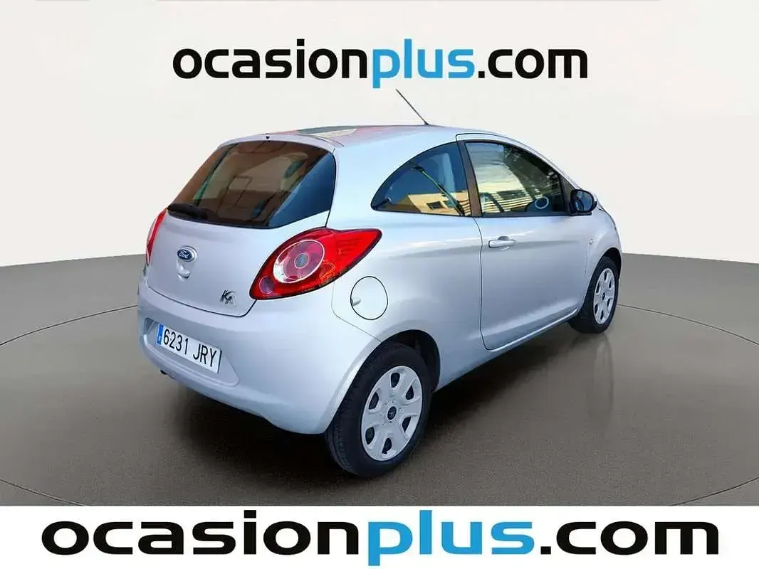 Usado Ford Ka Trend+ 69 CV (50 kW) 2016 Gris Utilitario