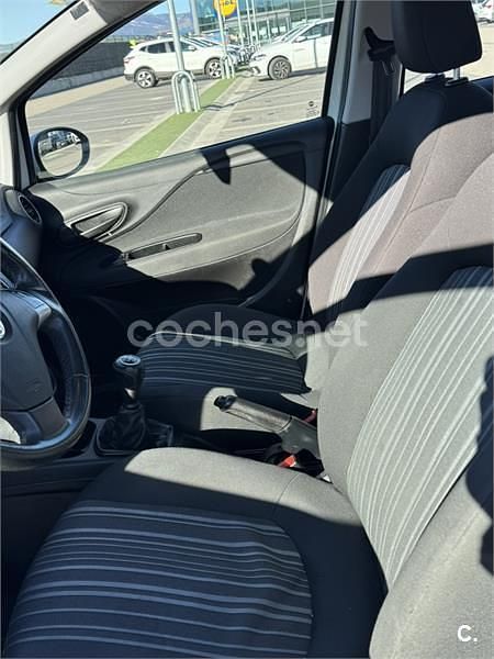 Usado Fiat Punto Pop 75 CV (55 kW) 2012 Blanco Utilitario