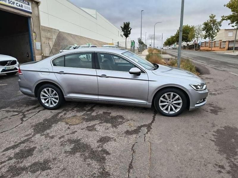 Usado VW Passat Business 150 CV (110 kW) 2019 Gris Familiar