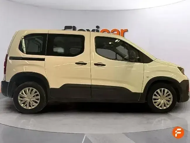 Usado Peugeot Rifter Active 100 CV (73 kW) 2020 Blanco Monovolumen