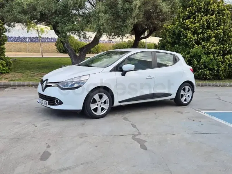 Usado Renault Clio IV Business 75 CV (55 kW) 2015 Blanco Berlina