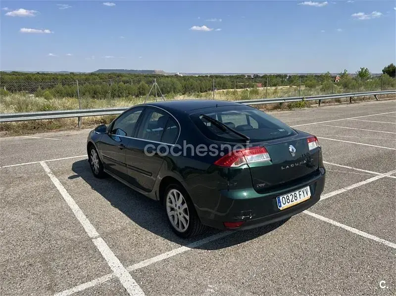 Usado Renault Laguna III Dynamique 150 CV (110 kW) 2007 Verde Berlina