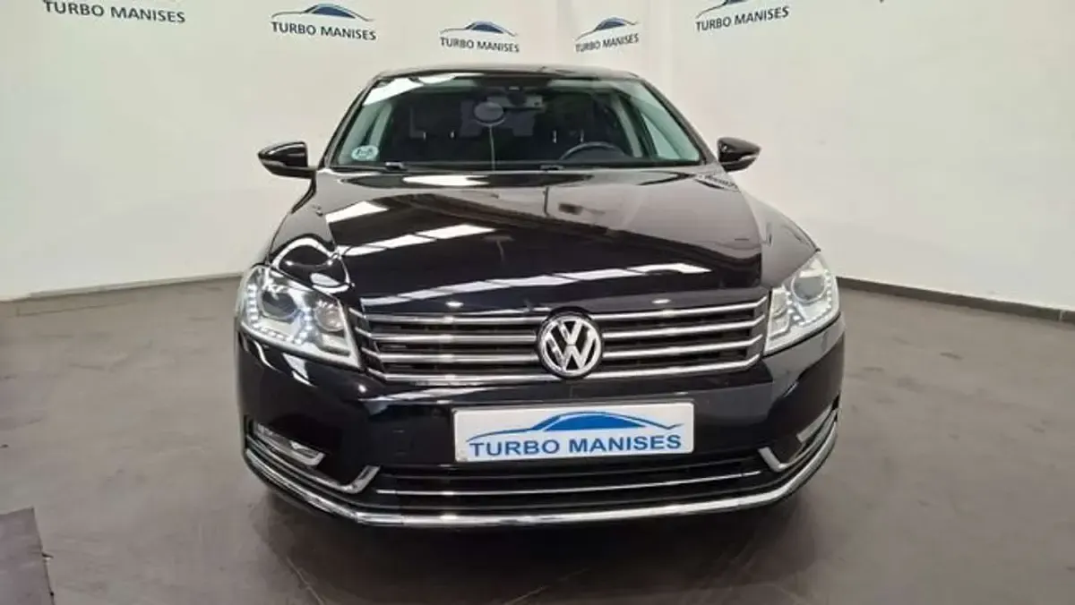 Usado VW Passat Exclusive 140 CV (102 kW) 2013 Negro Familiar